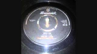 THE CHI -LITES   ...  HERE I AM  ......  45T 1975