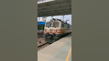 Weirdest horn WAP5 😀😀 #WAP5 #P5 #Horn #Indian #Railways #Shatabdi