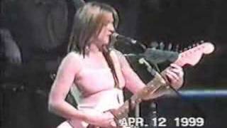 Liz Phair 6&#39;1&quot; live 04/12/99