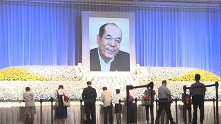 「鉄人」衣笠さんに別れ 江夏豊さんら献花