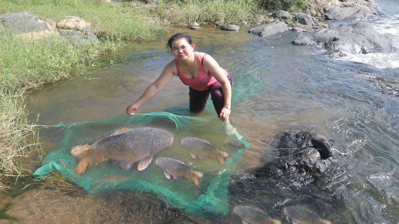 Trap fishing-Woman catch fish in river - YouTube