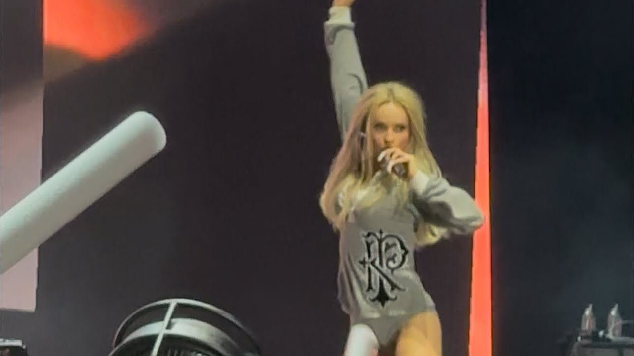 Kim Petras New Unreleased Song “FREAK IT” Live Performance @ OUTLOUD Boston