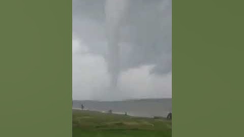 Angin puting beliung di pantai loji cibutun palabuhan ratu