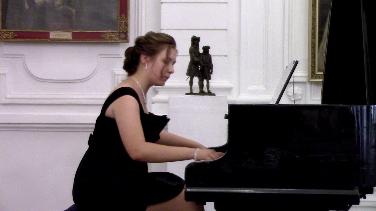 Импровизация на музыку шарля Азнавура «Вечная любовь». Исполняет Оля ...