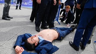 Climate protesters try to storm stage at Shell AGM