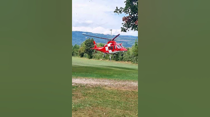 Helikopter Polizei Notfall Einsatz. REGA birgt einen schwer verletzten Stauwehr Arbeiter. Später TOT