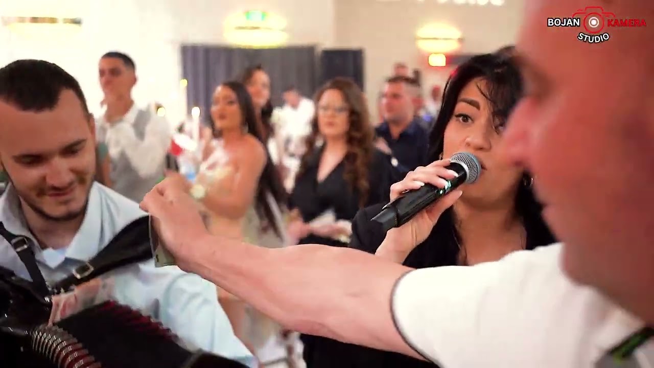 IZNENADJENJE I AGRESIJA U SVILAJNCU - MARINA BOGDANOVIC I ORKESTAR MARKA RISTIVOJEVICA