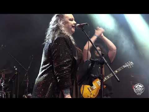 Kaz Hawkins, Andrei Cerbu, Adi Tetrade Band Performing live: Because You Love Me in Romania.
