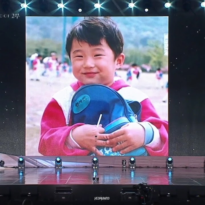 Their reactions when their childhood photos appeared on the big screenππ #baeksangartsawards #kdrama