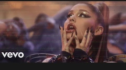 Step on up - Ariana Grande (music video)