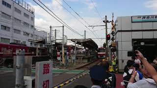 京急線の神奈川新町駅を発車する、1500形1700番台‼