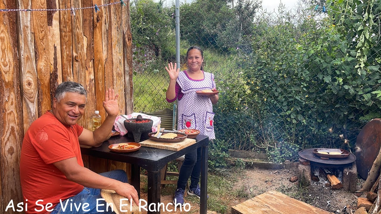 Almorzamos En El Fogon Unas Gorditas Asi Se Vive en El Rancho