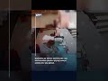 Bayburt'ta bir telefon tamircisinde, cep telefonundan çıkarılan şişmiş batarya aniden alev alıp ...