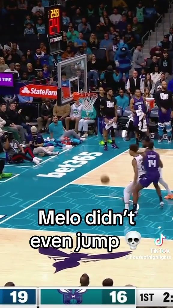 Melo didn’t even jump #hoodnews #lamelloball #NBA #basketball #sports #viralvideo #trending #omg #us
