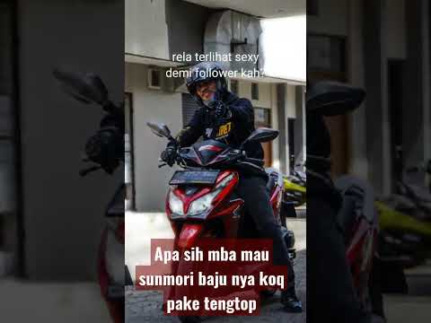 c mba mau sunmori koq bajunya pake tengtop doang, mau ngejar apa sih mba