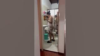Tante habis mandi nih temenin yok 😊