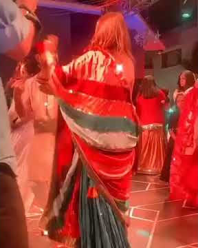 Sajal ali dance on mehndi