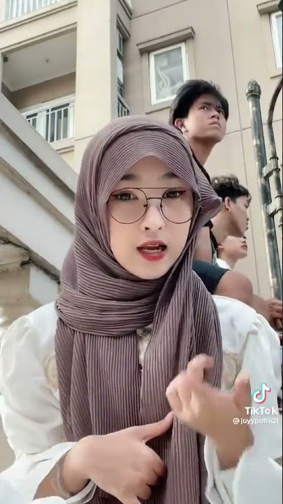 juyy cocokan pake jilbab atau buka jilbab yh 😝