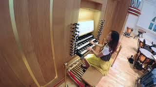 Chinese girl play despacito  by organ... sounds like requiem