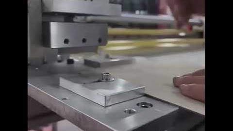 Manual groove machine with a corner cutter