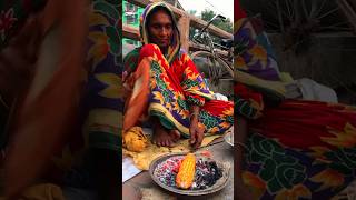 This woman burned the corn. #howto #streetfood #youtubeshorts