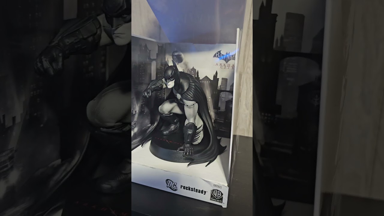 Batman Arkham City on the Xbox 360 has a collector's edition 