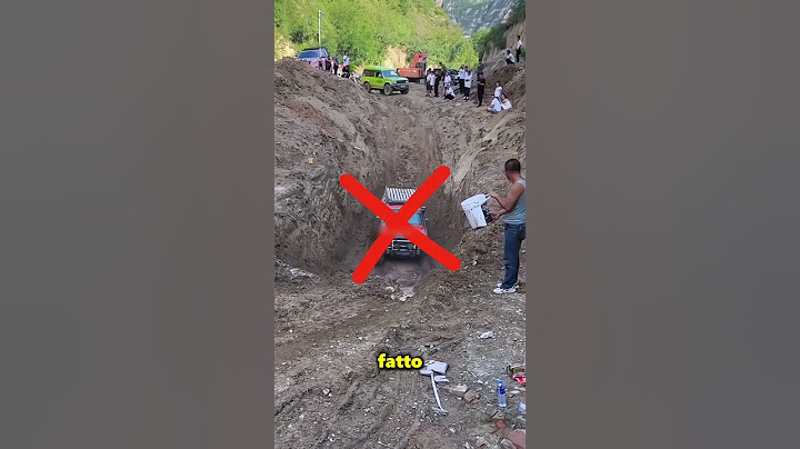 A unique game to get your car out of the hole 😱