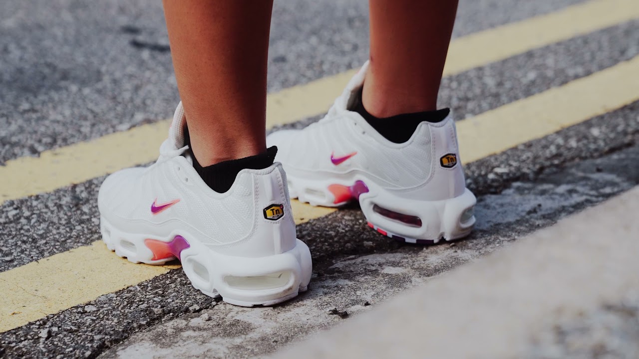 pink and white tns footlocker