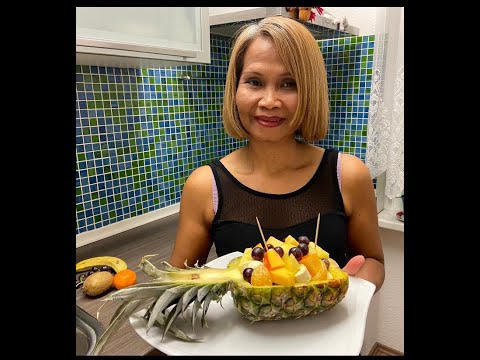 Video: Obstsalat In Ananas