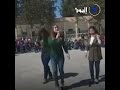 موجة انتقادات وسخرية لغناء معلمات بمدرسة حكومية سورية على ألحان أغنية فاراويه