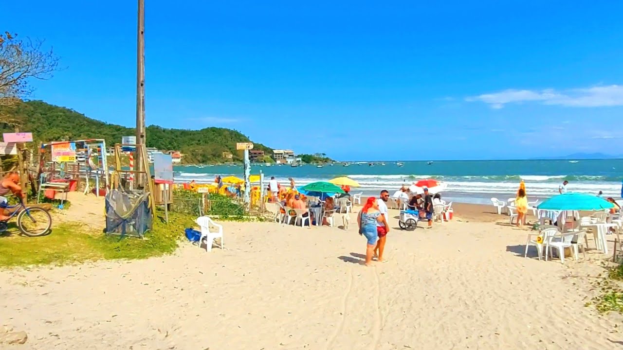 PRAIA SÃO MIGUEL NA CIDADE PENHA SC...DIA PERFEITO E QUENTE.