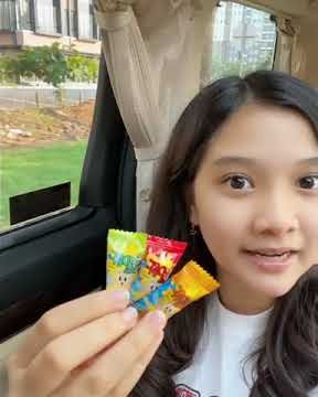 naisa alifia yuriza nyobain permen super super yang asem banget