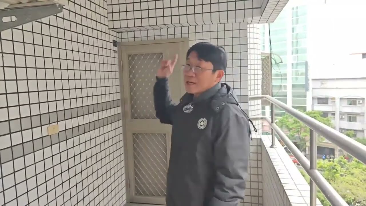 降價。488萬買台中市北區近一中商圈14坪1房1廳1廚1衛浴1陽台中樓層景觀電梯華廈公寓大樓屋況佳有天然氣0989905453/0902319088