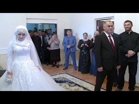 Çeçenistan'da 47 yaşındaki polis 17 yaşındaki kızı kuma aldı