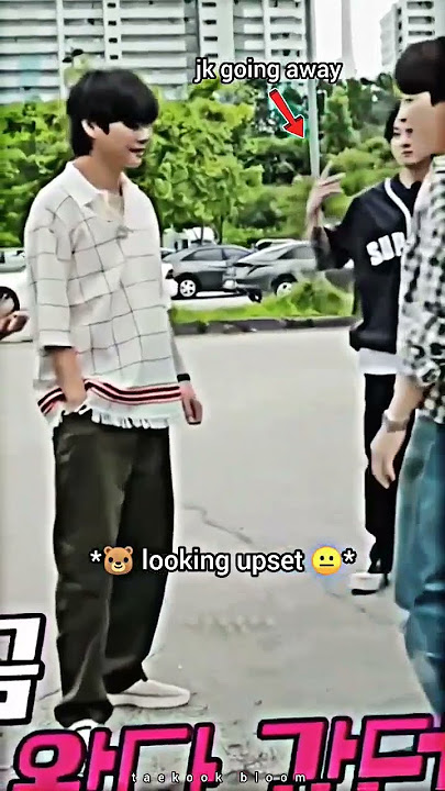 Jungkook noticed 🐰😳 that Taehyung was jealous and upset after seeing them 🐻☹️‼️ #shorts #taekook
