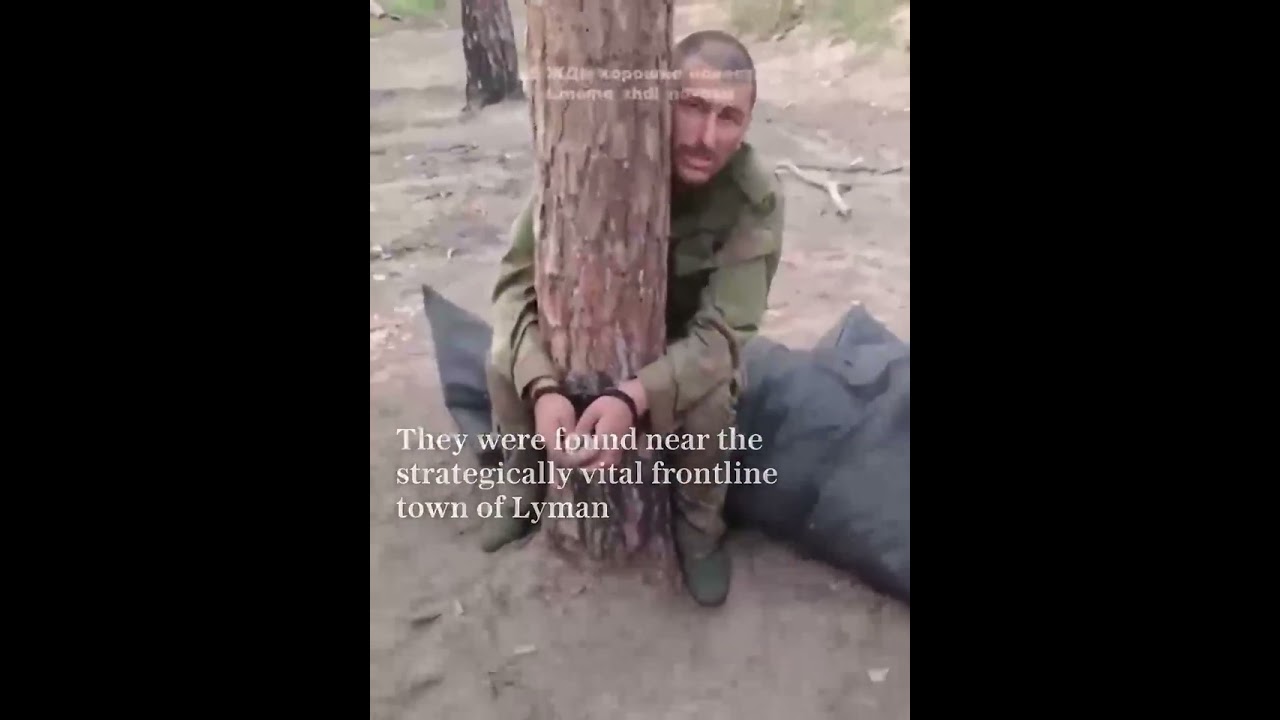 Российских солдат приковали наручниками к деревьям за невыполнение приказа о наступлении на Украину