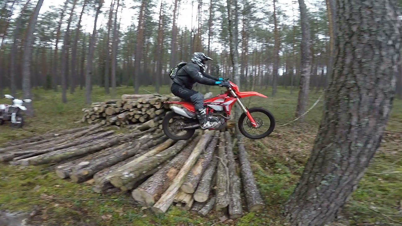 Running Wild /enduro trail riding / Beta RR250 2T chasing Beta RR 390 4T