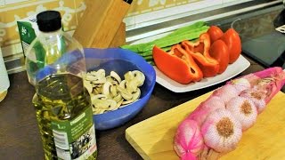Испанский вкусный горячий салат. Простое блюдо из овощей. Испанская кухня. Испанский вкусный горячий салат. Простое блюдо из овощей. Испанская кухня.