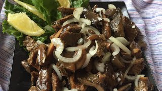 Салат из маринованных рыжиков Салат из маринованных рыжиков