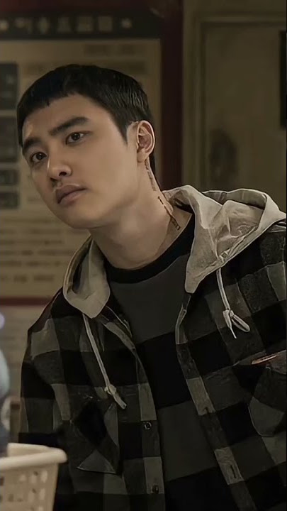 Adegan D.O. EXO Kyungsoo merokok