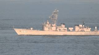 夕方に通過する観音崎からの護衛艦