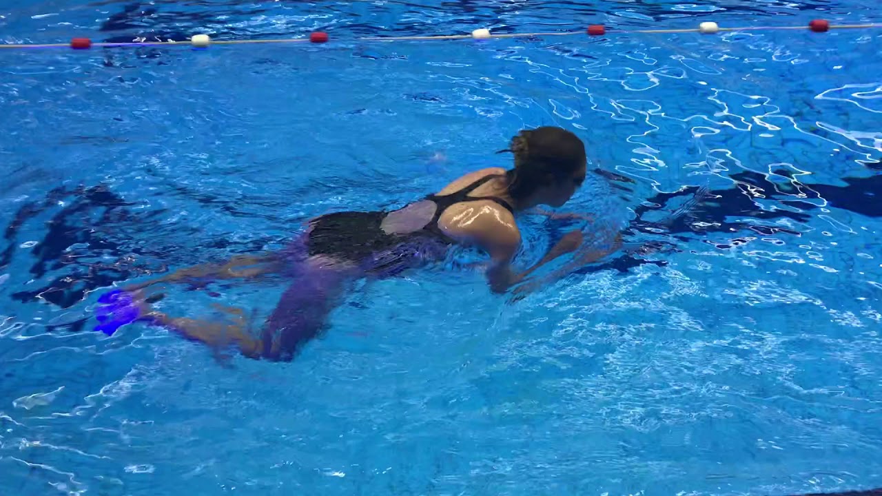 Zwemmen schoolslag zijaanzicht lisanne de Jong