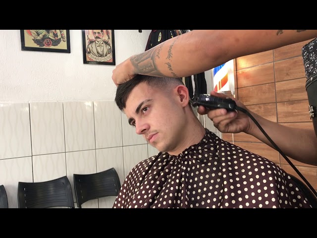 leoprobarber - Corte em V marcado, com três riscos para dar ainda mais  destaque!!! . Valeu pela presença 🙏🏻@blessed___2k22_ . .  #Pracimasempre☝🏻 #noprumo #saopaulo #saomateus #jdtiete #jdsapopemba  #jdadutora #cortedecabelomasculinotop