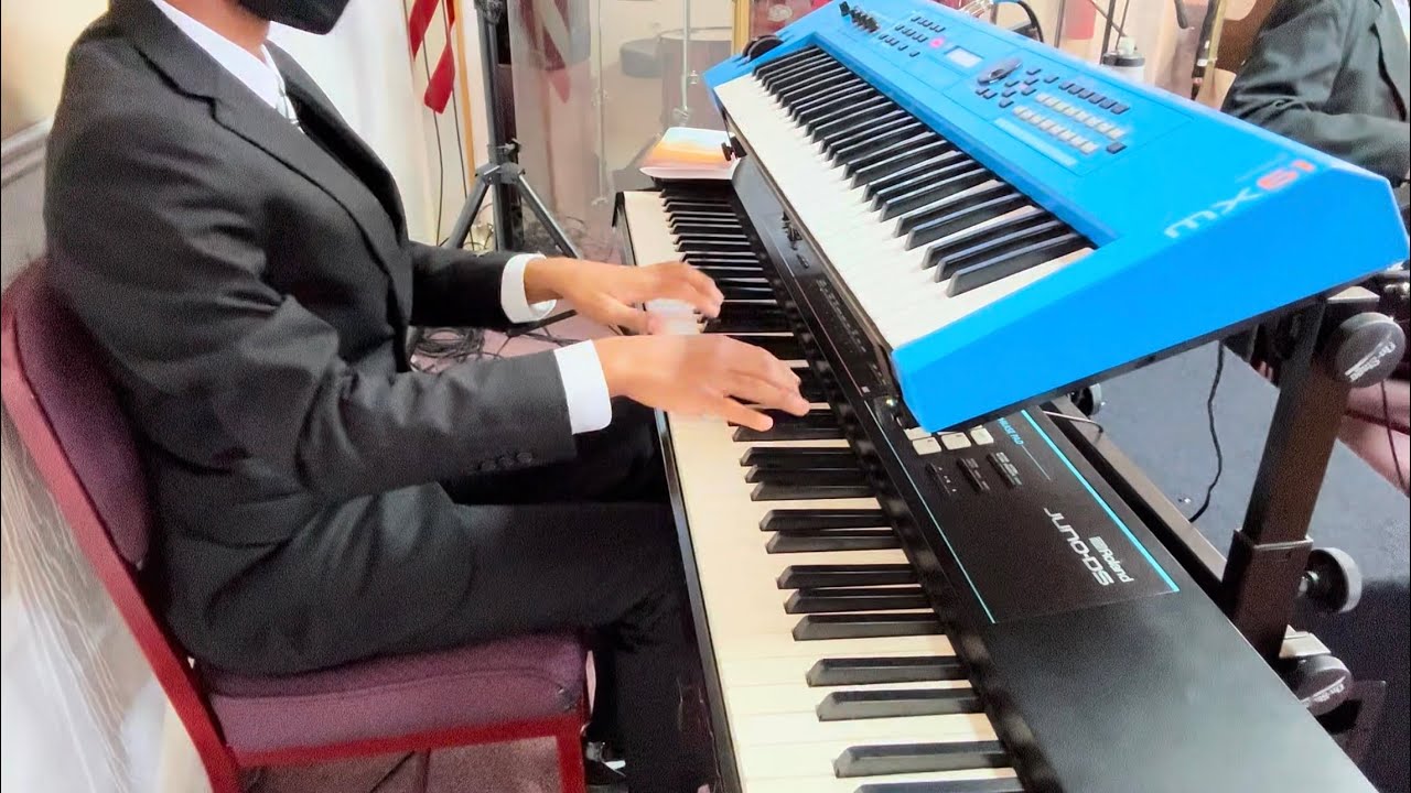 Anointed Maestro on Piano: Shekinah Choir- We sing the Praises 