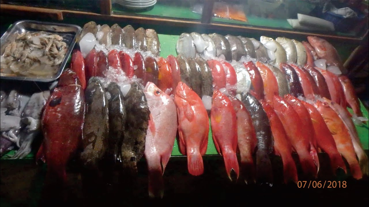 seafood pantai kampung ujung labuan bajo komodo indonesia - YouTube