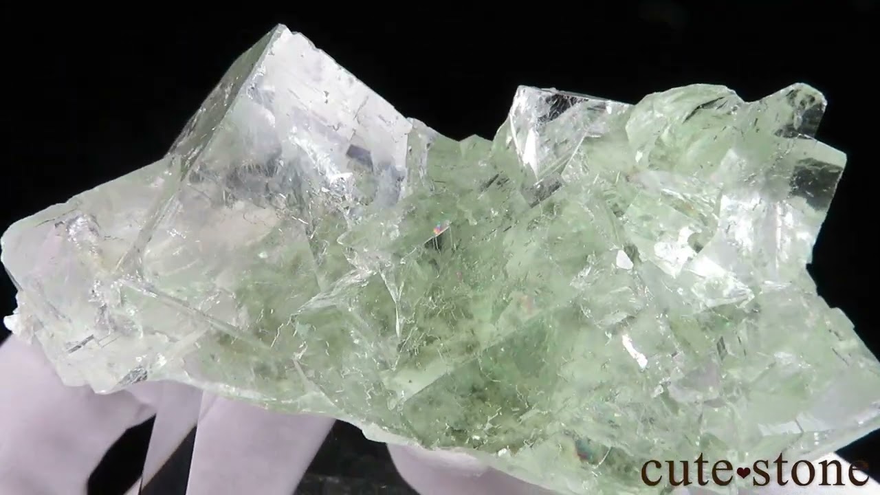 中国 Xianghualing Mine産 グリーンフローライトの原石 No.62 - cute