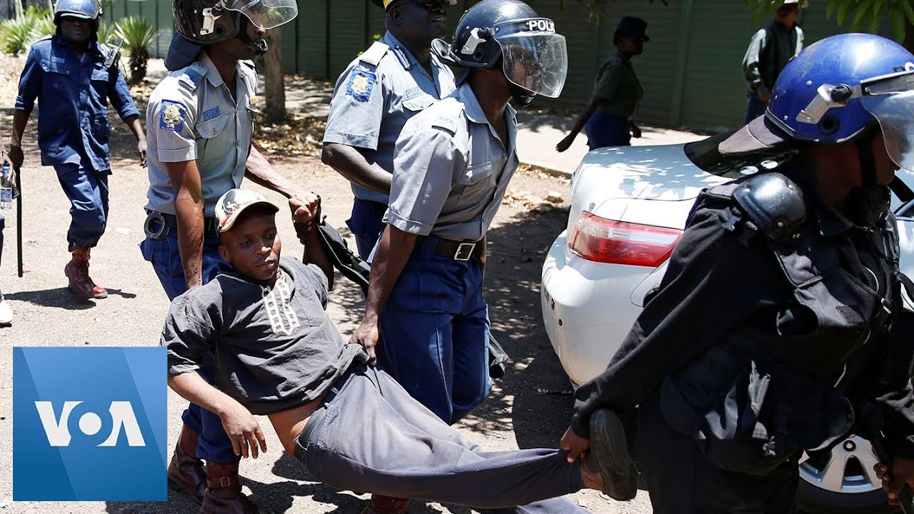 Zimbabwe Police Clash With Protesters Over Worsening Economic Conditions Youtube 