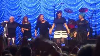 Miniatura de vídeo de "The Go-Gos - Head Over Heels - Boston - 8.8.16"