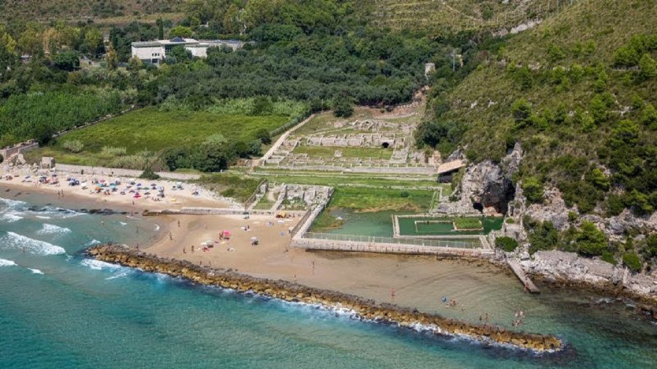 Sperlonga Grotta di Tiberio (spiaggia dell'Angolo) & Residence Costa di Kair ed Din YouTube Sperlonga Grotta di Tiberio (spiaggia dell'Angolo) & Residence Costa di Kair ed Din YouTube