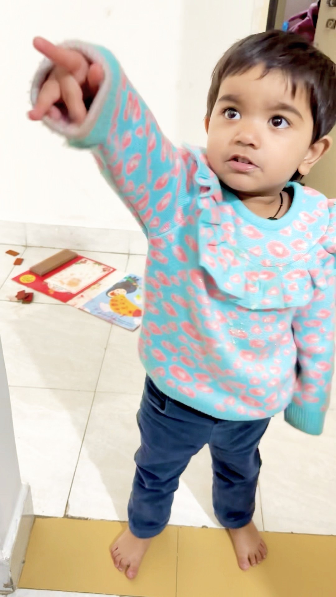 Mummy bhaiya ko bhi do ?